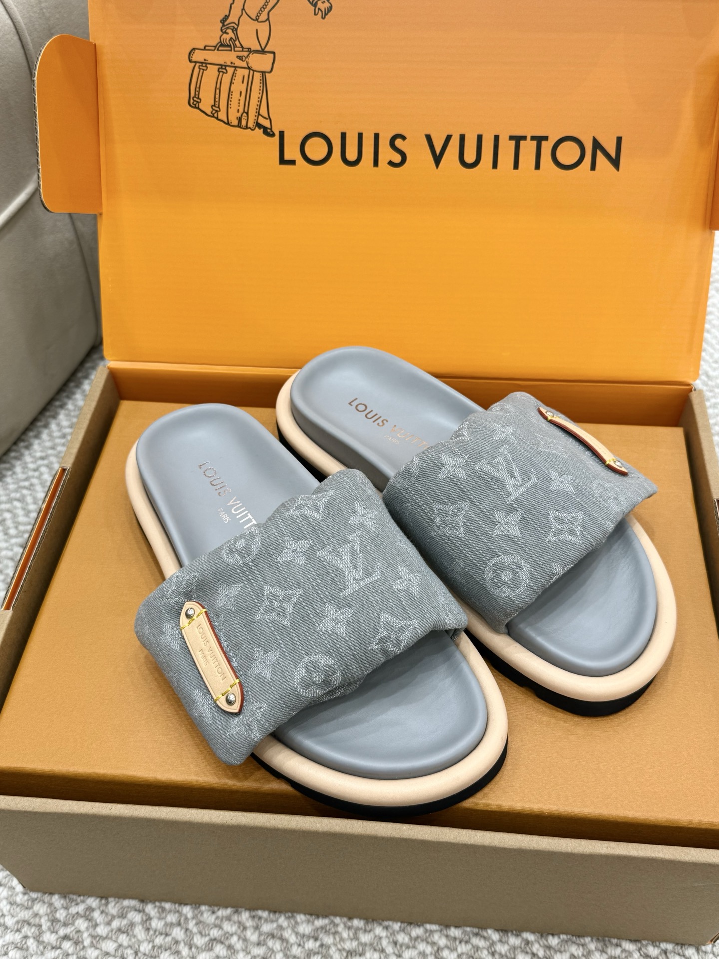 Шлепанцы Louis Vuitton