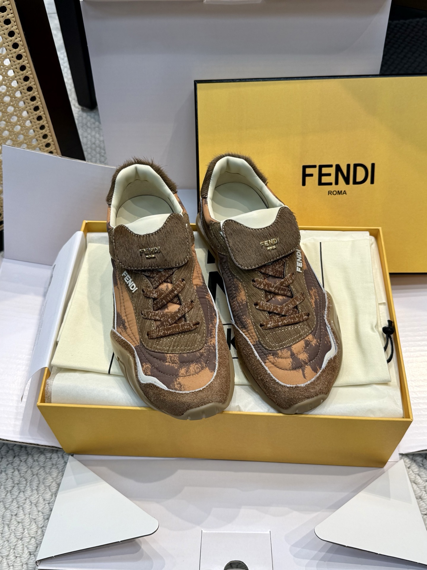Женские кроссовки Fendi Wave