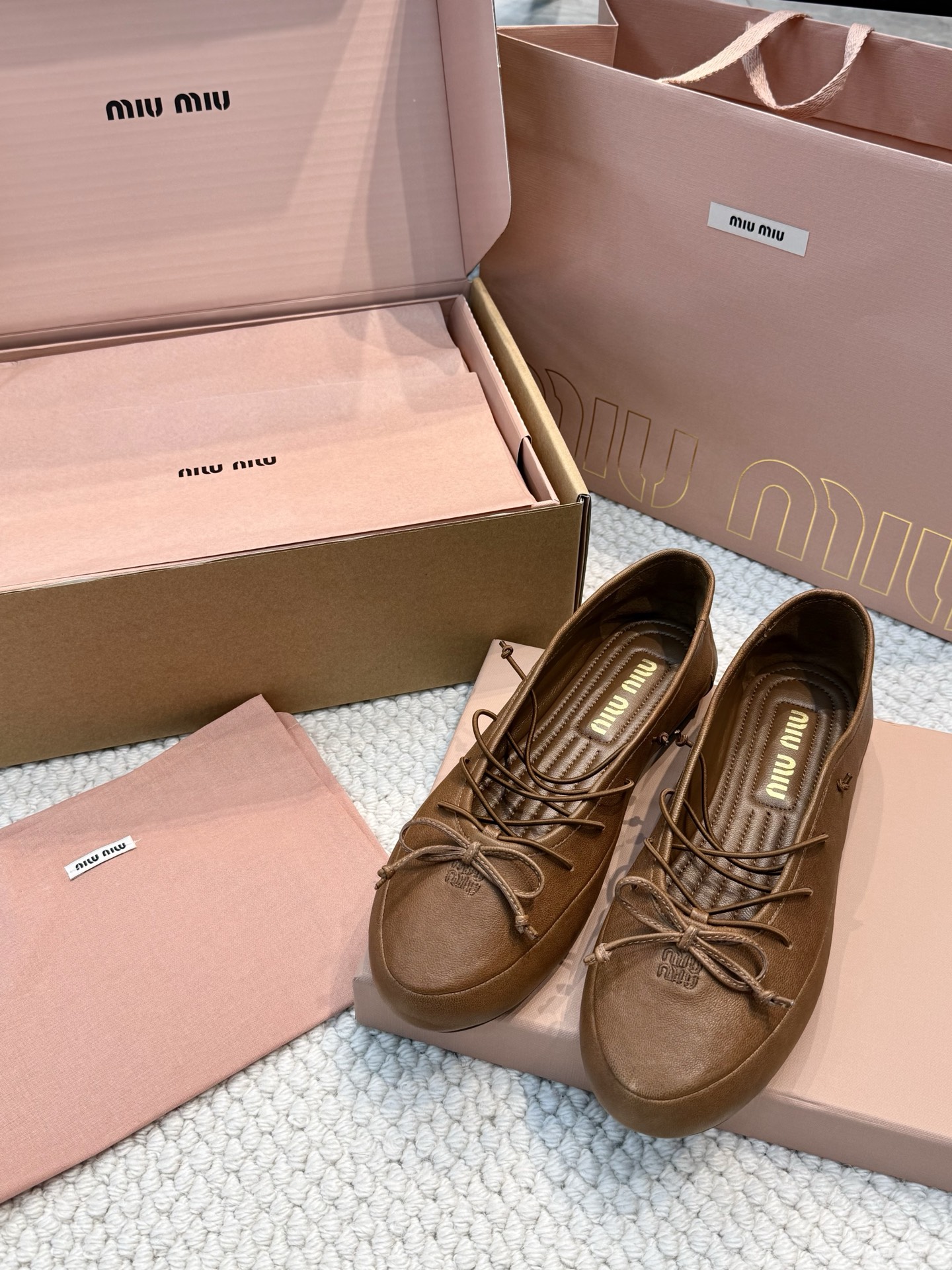 Балетки Miu Miu с бантом и лямками