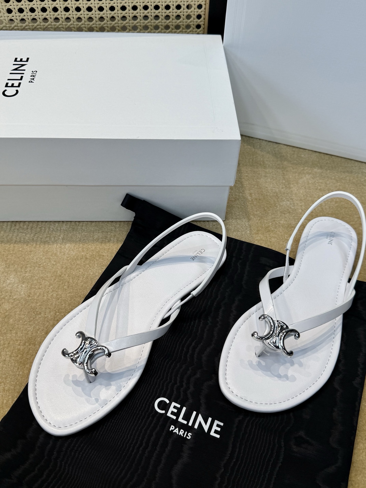 Шлёпанцы женские белые Celine