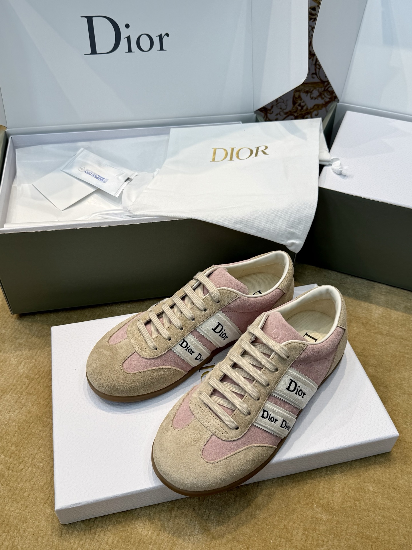 Ретро кроссовки из комбинированной замши Dior