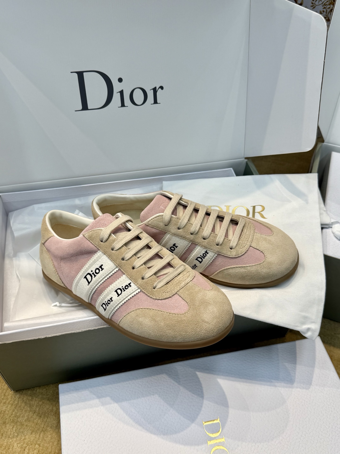 Ретро кроссовки из комбинированной замши Dior