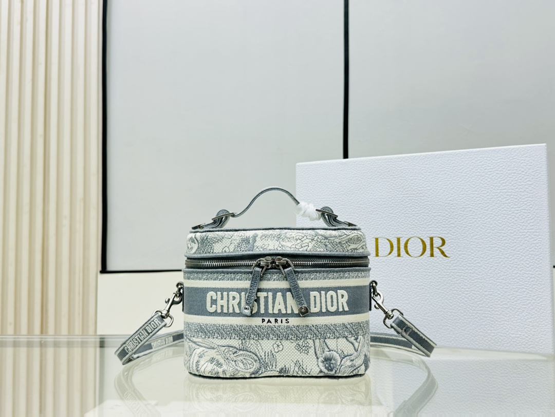 Dior Gut
 Taschen Handtaschen Kosmetiktaschen Stickerei Schaffell