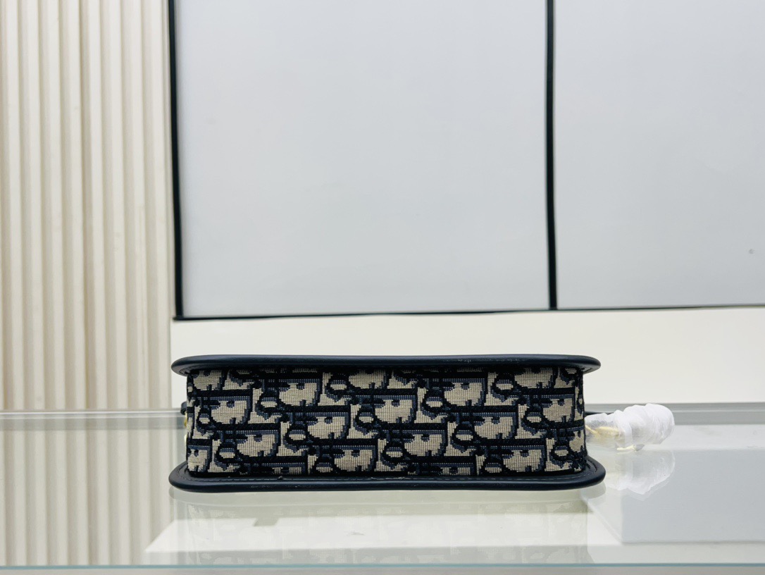 𝐃𝐢𝐨𝐫 𝐒𝐢𝐠𝐧𝐚𝐭𝐮𝐫𝐞 𝐇𝐨𝐛𝐨 不得不说老花腋下简直绝美组合，这只肯定物超所值，日常单用都很惊喜