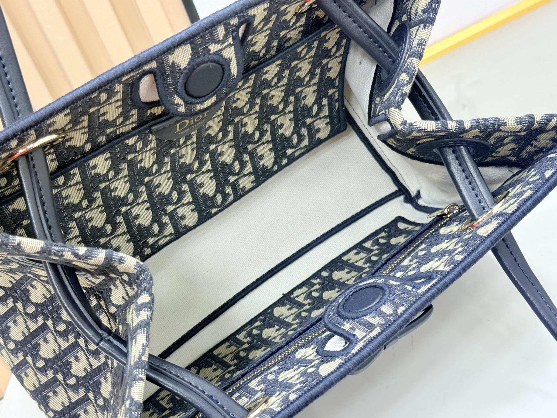 Dior2026春夏新款老花蝴蝶结托特包，经典Oblique帆布+蝴蝶结点缀超优雅少女感，轻便自重，通勤