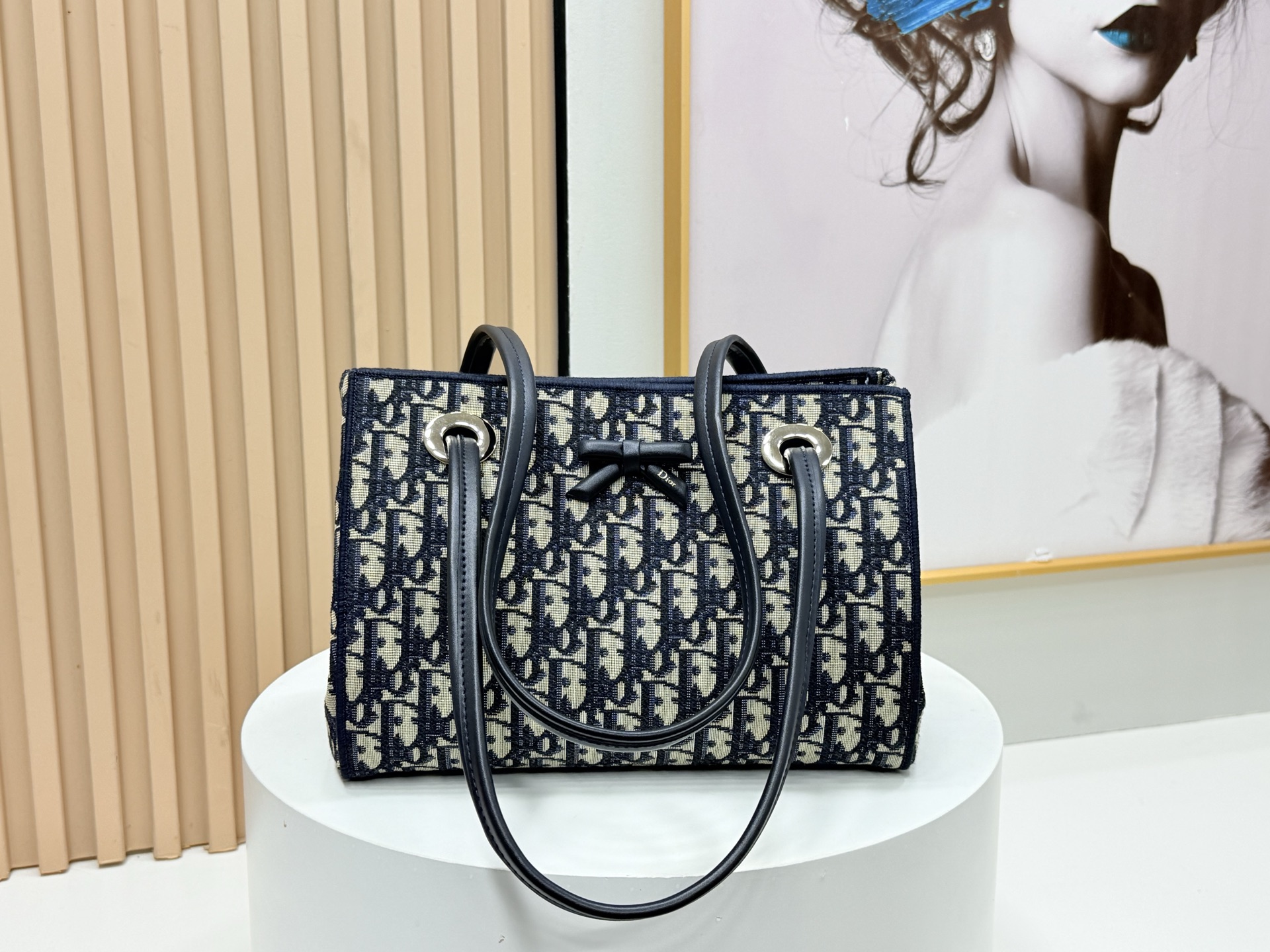 Dior2026春夏新款老花蝴蝶结托特包，经典Oblique帆布+蝴蝶结点缀超优雅少女感，轻便自重，通勤