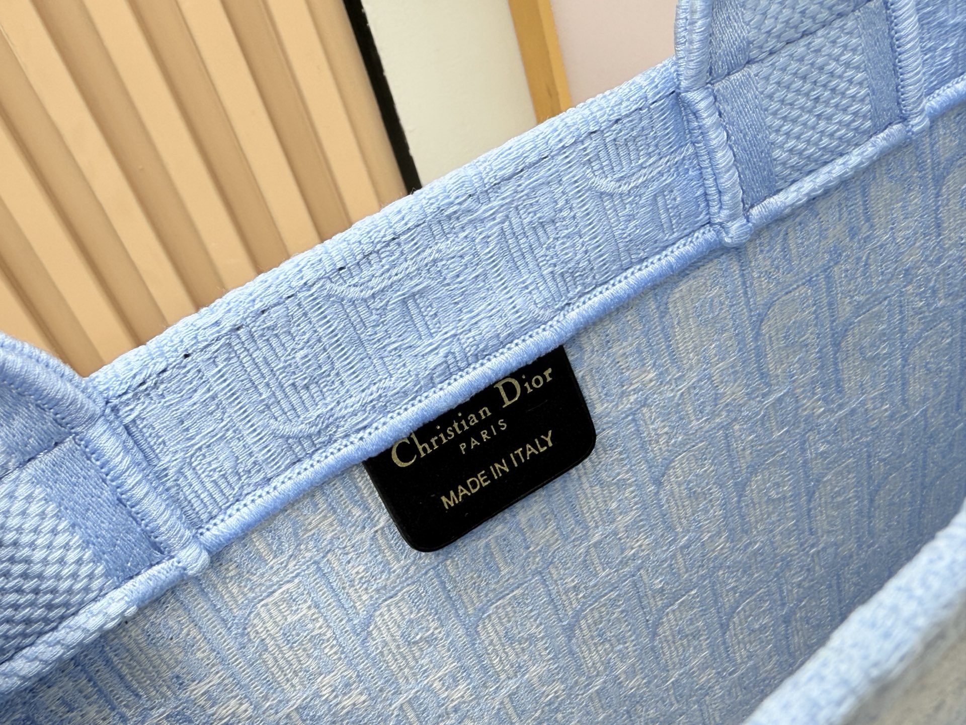 迪奥JWA首季新包细节！经典包款的现代气息在Jonathan Anderson上任后的首场迪奥Dior男