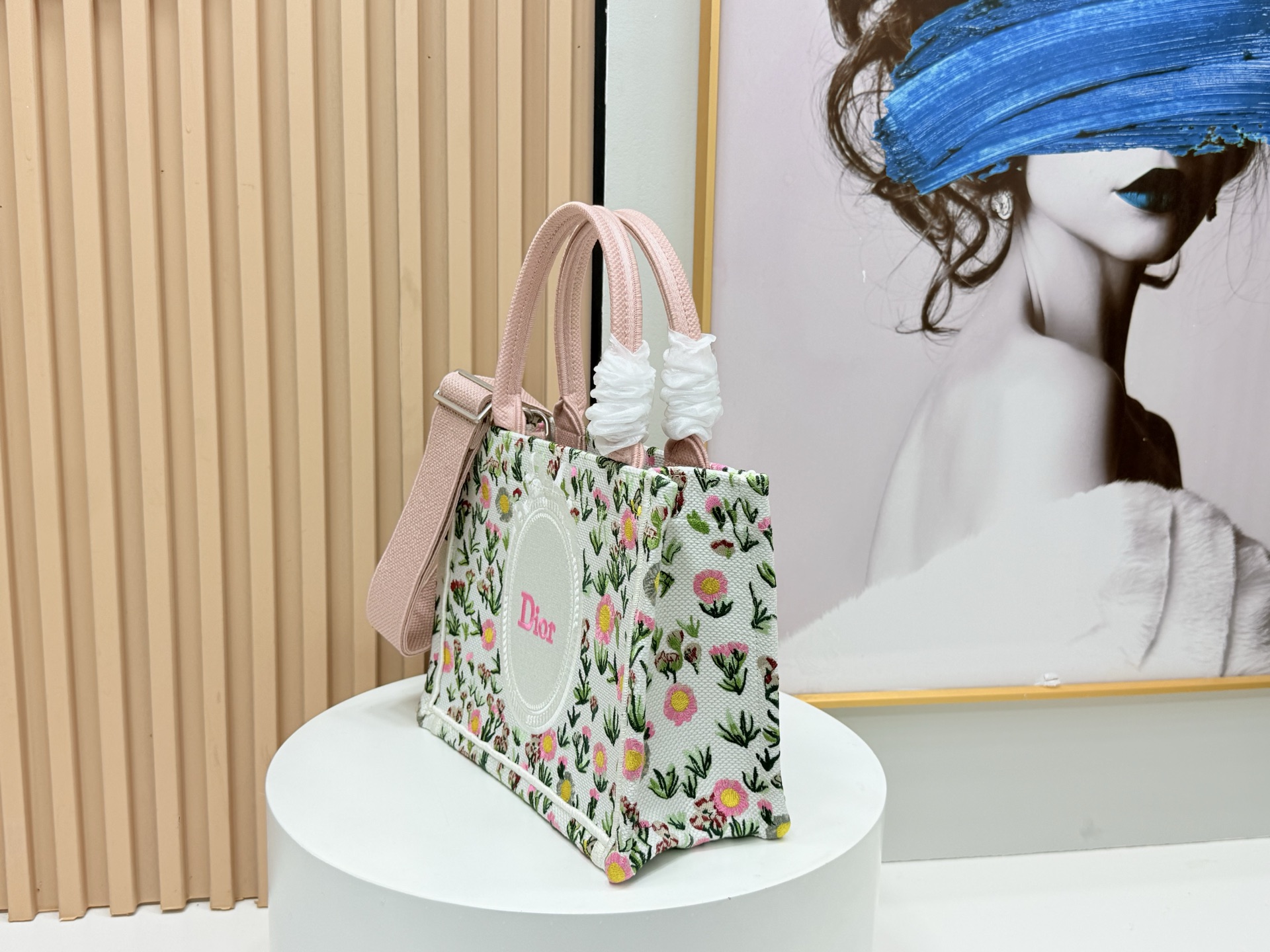 迪奥JWA首季新包细节！经典包款的现代气息在Jonathan Anderson上任后的首场迪奥Dior男