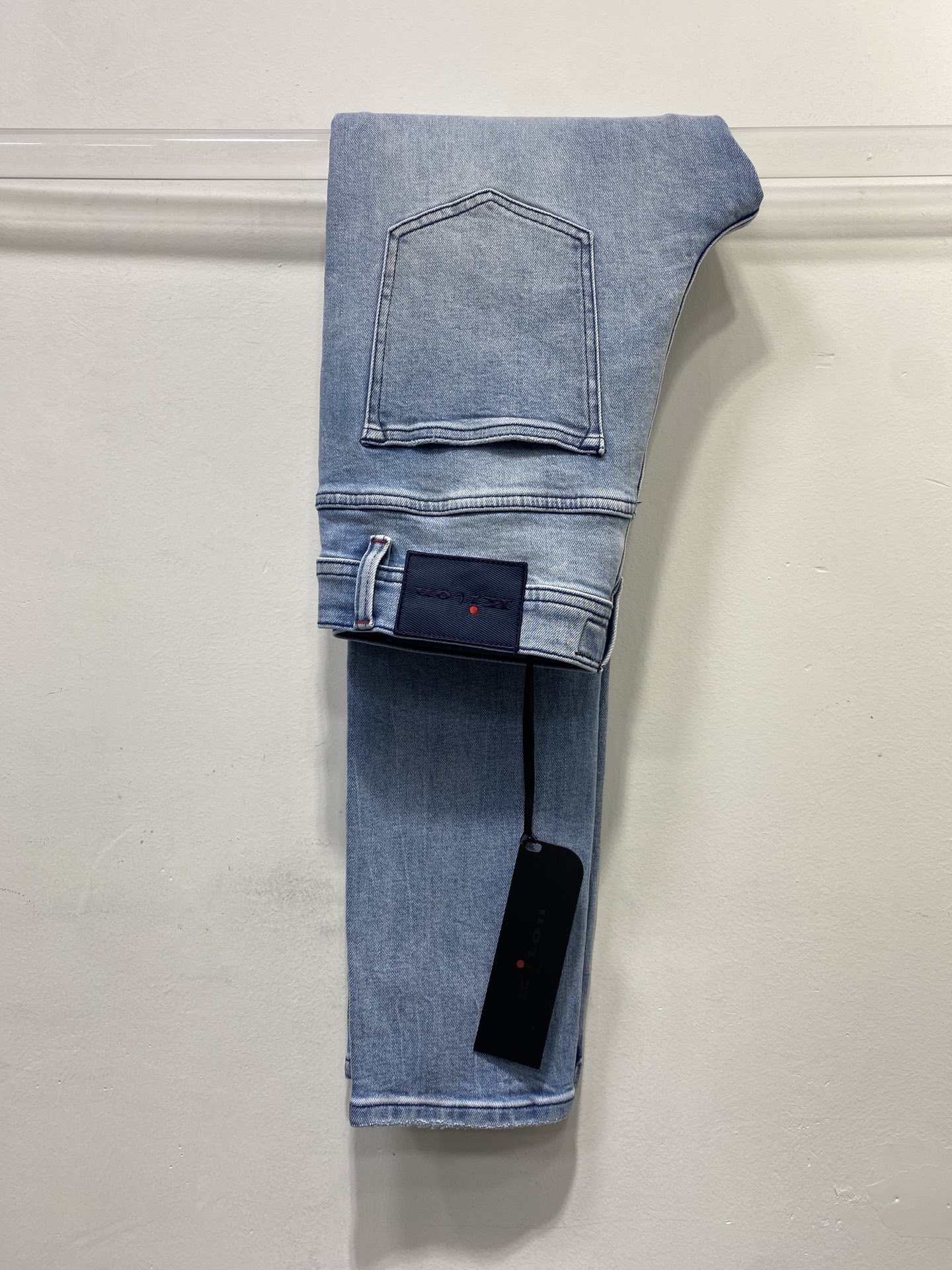 NO:756837,Kit*n ​​exquisite custom-made red enamel buckle, contrasting embroidered English logo on the front waistband ears, retro nostalgic rewash, customized fabric with soft and elastic feel, business men's jeans 29 30 31 32 33 34【26267】,,jeans,19860909Kit*n 精品定制红色珐琅扣 前腰裤耳撞色刺绣英文logo点缀 复古怀旧重洗 定制面料手感柔软弹力 商务男士牛仔裤 29 30 31 32 33 34【26267】,,jeans,,Men's clothing