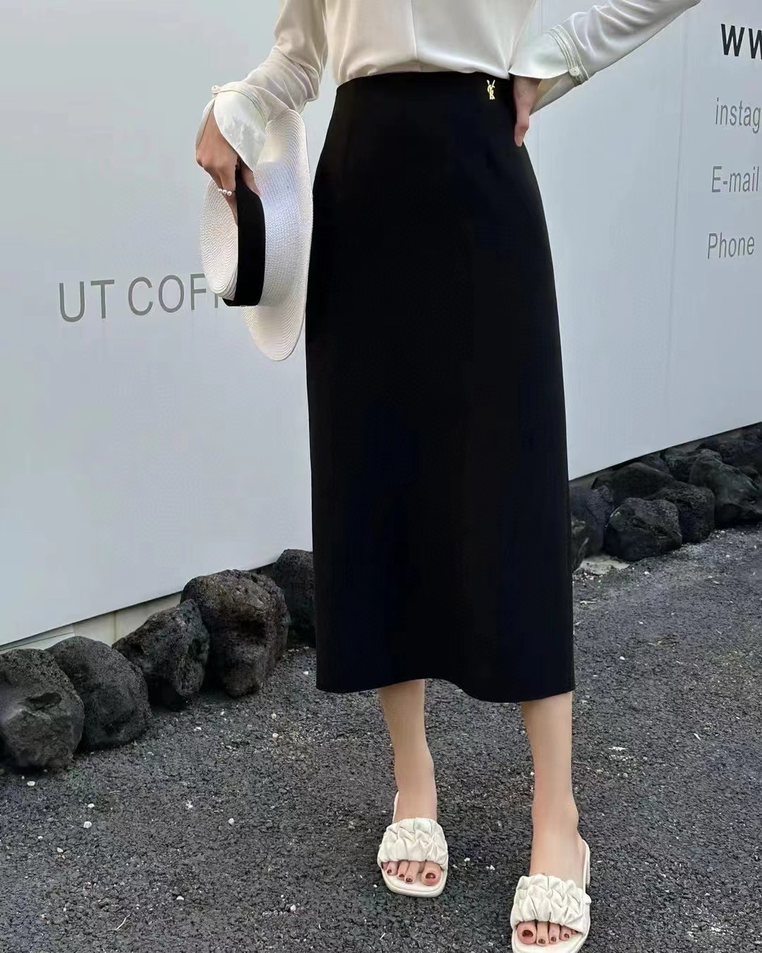 High-End Women’s Suit Packaged with YSL Logo on p322: High-Quality Design. - 图片 9