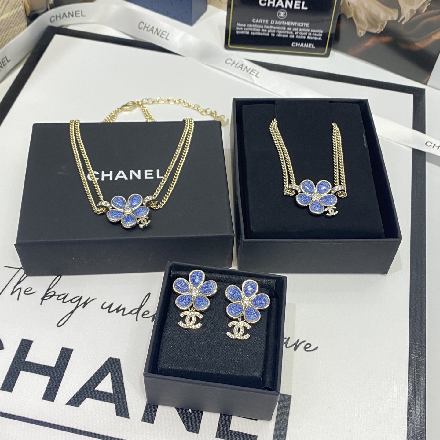 Chanel Chanel 牛仔纹蓝色 花朵 双C 吊坠耳钉