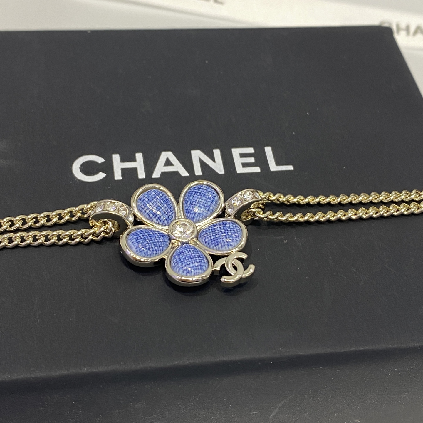 Chanel Chanel 蓝色牛仔 珐琅山茶花 镶钻手链