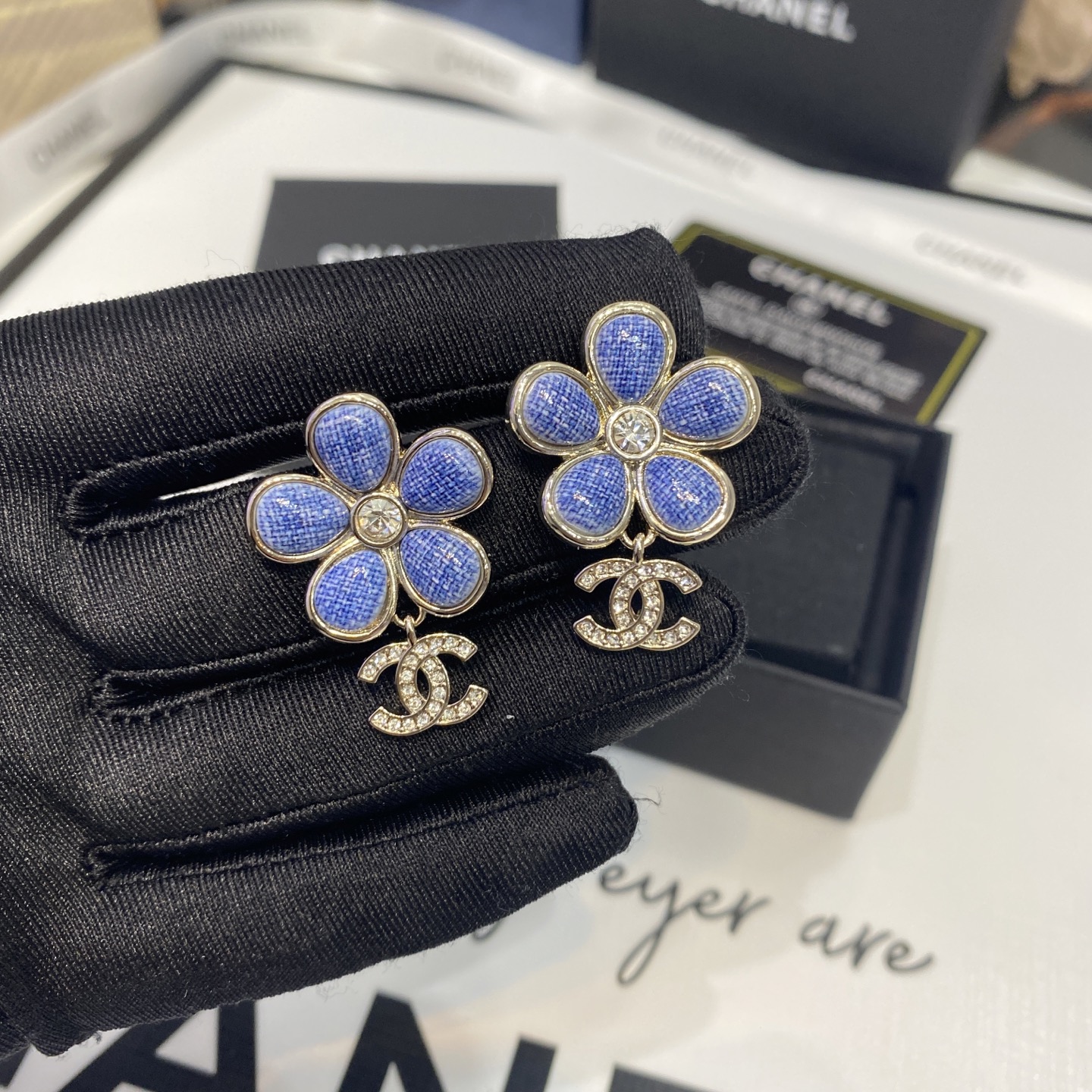 Chanel Chanel 牛仔纹蓝色 花朵 双C 吊坠耳钉