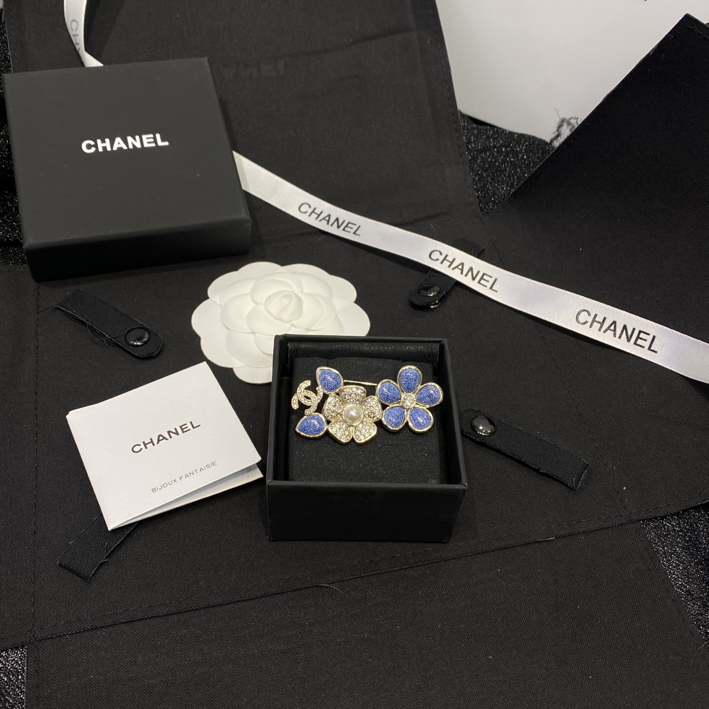 Chanel Chanel 仿牛仔蓝花朵胸针