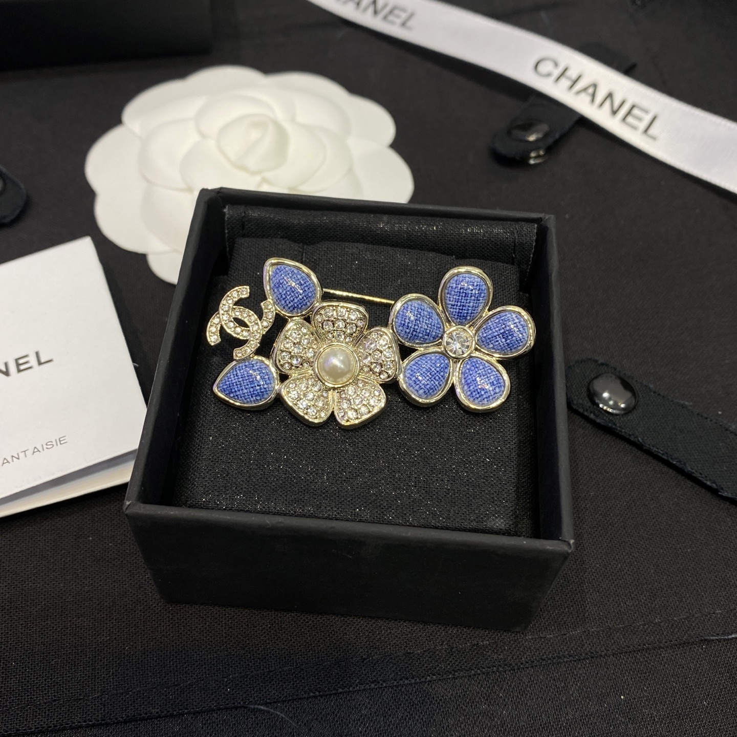 Chanel Chanel 仿牛仔蓝花朵胸针