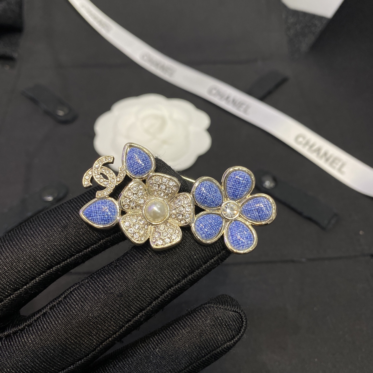 Chanel Chanel 仿牛仔蓝花朵胸针