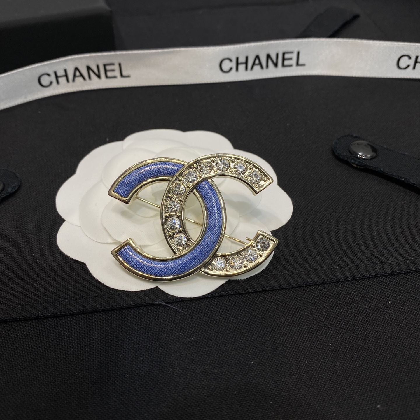 Chanel Chanel 仿牛仔纹半钻 牛仔蓝胸针