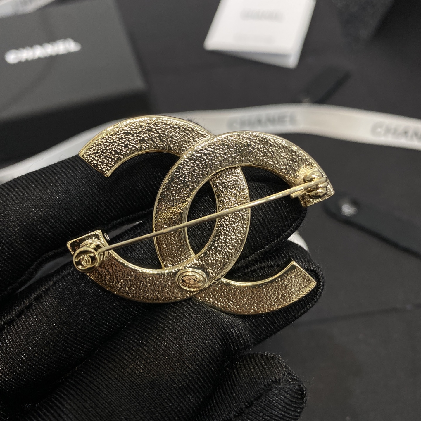 Chanel Chanel 仿牛仔纹半钻 牛仔蓝胸针