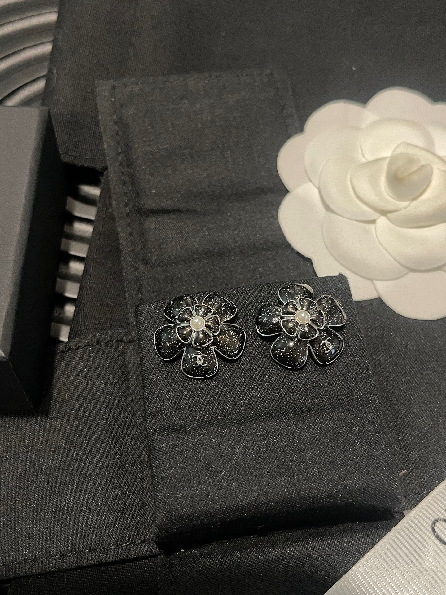Chanel Chanel 26C 珐琅山茶花耳钉 2⃣ 色