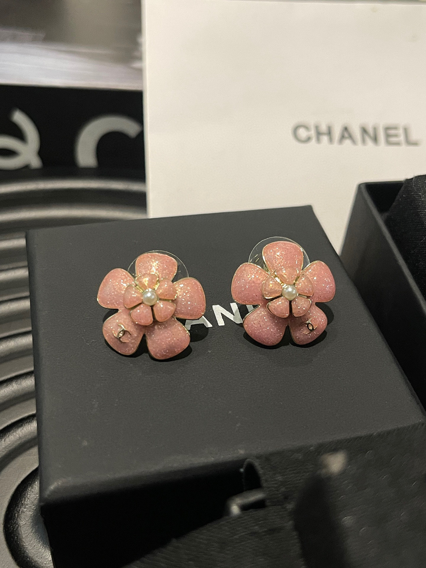 Chanel Chanel 26C 珐琅山茶花耳钉 2⃣ 色