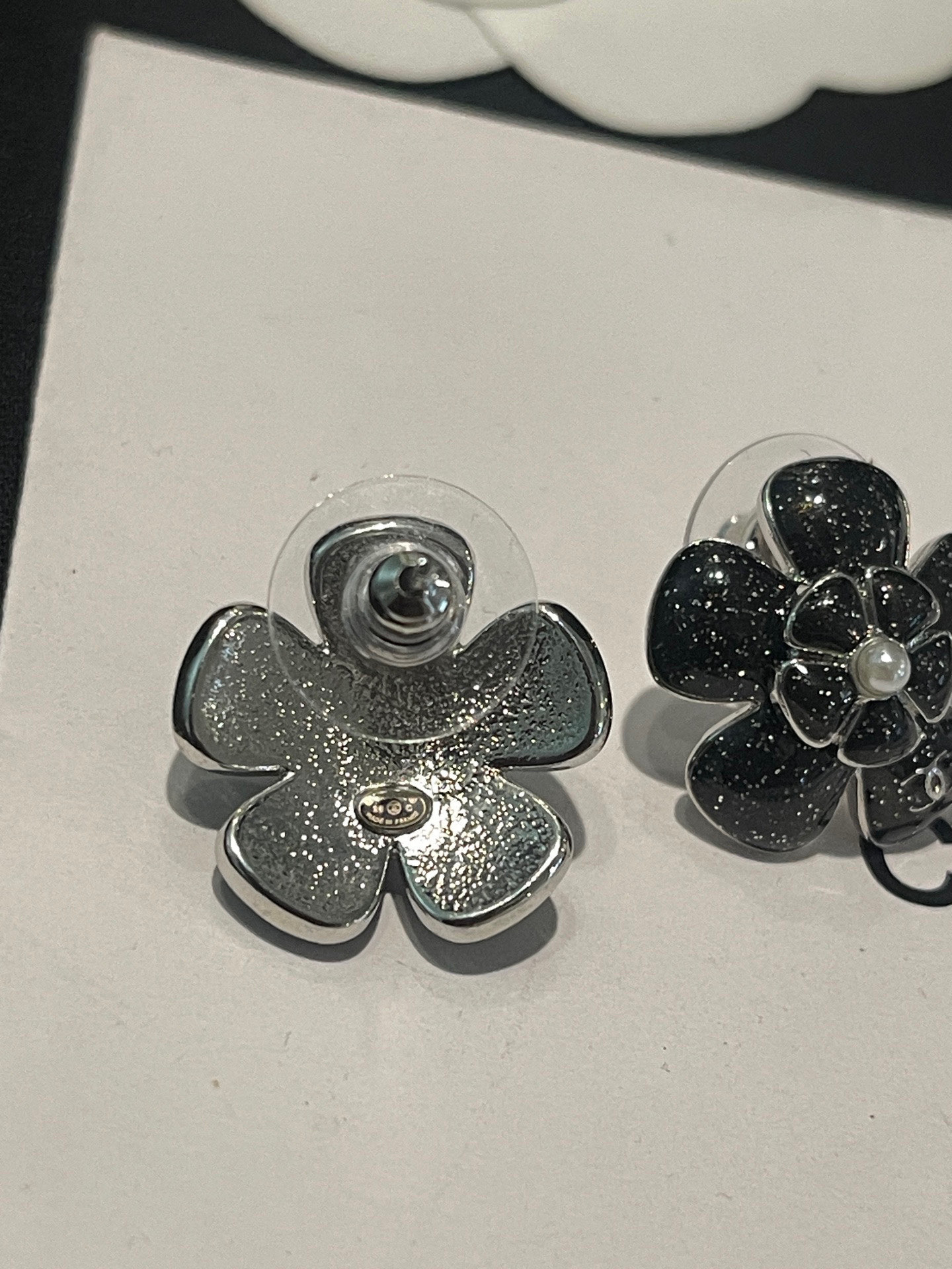 Chanel Chanel 26C 珐琅山茶花耳钉 2⃣ 色