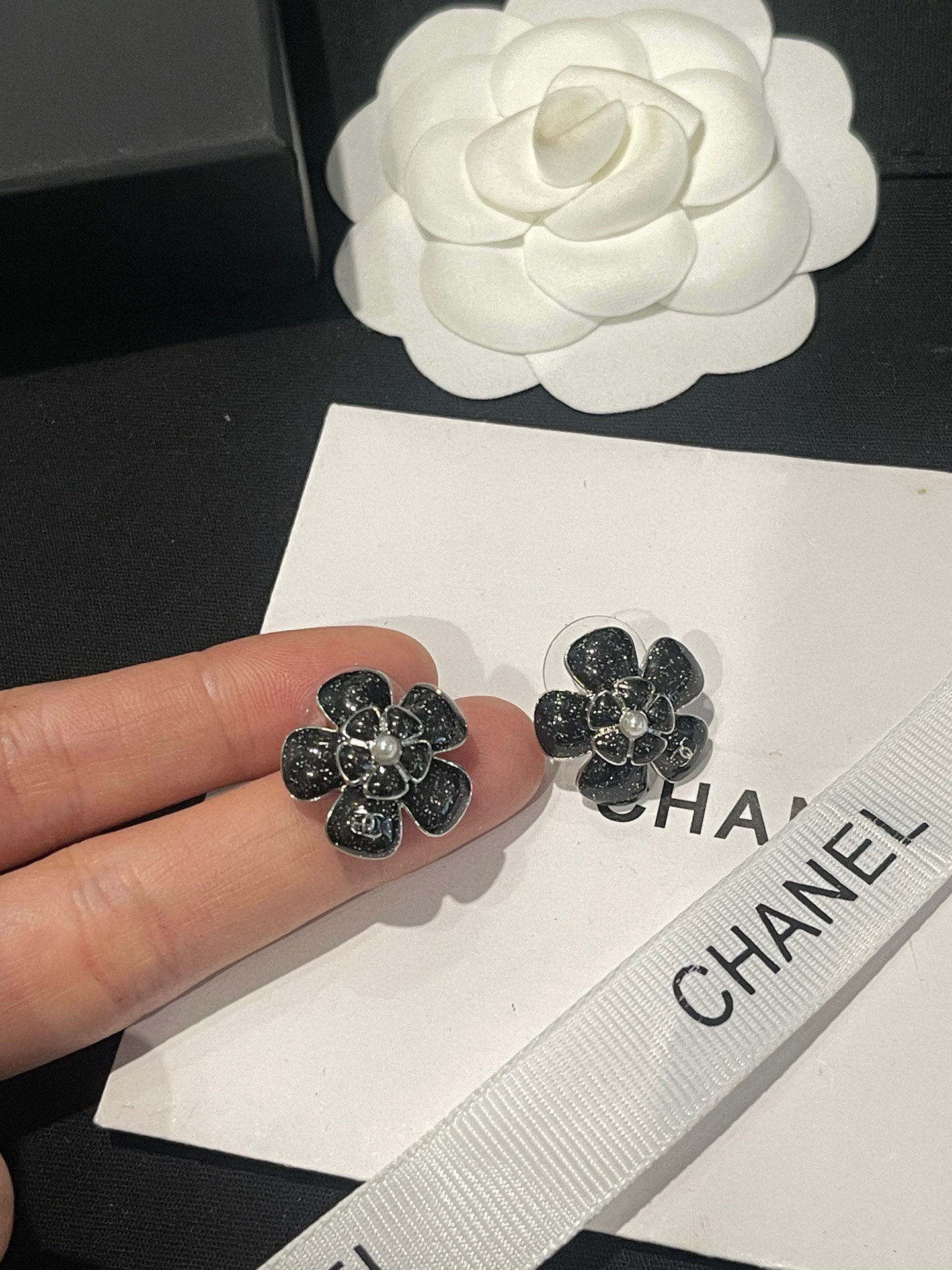 Chanel Chanel 26C 珐琅山茶花耳钉 2⃣ 色