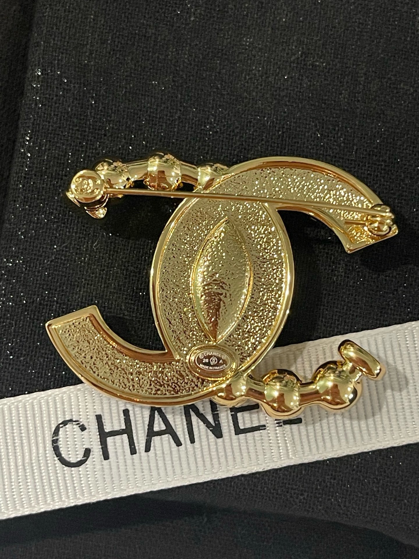 Chanel - Brooch - JRC1FC2BCD6C6D