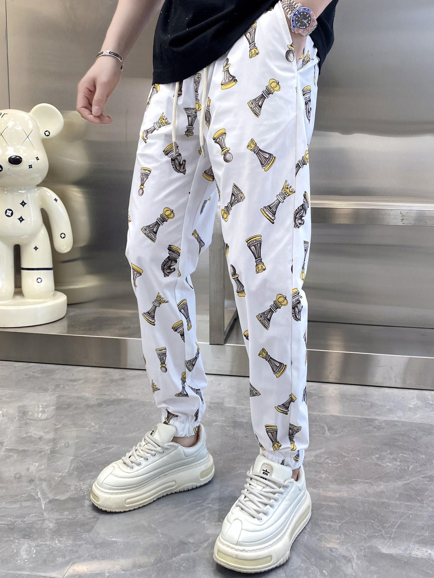 NO:497065,The original item on the official website can wear 220 kilograms Hermes. Simple and fashionable. Early spring casual pants, long trousers, wardrobe elastic pants, quick-drying pants, very comfortable to wear, low-key and luxurious, very classy when worn, and there is no need to say much about the trouser style and cutting. The upper body is exquisite and vivid. The truly first-class quality is the real-class casual pants, elastic pants, and the choice of Turkish cotton, produces the most famous tannin cloth. The quality is excellent, and the pants are soft after heavy washing!  Straight-footed style, not picky, absolutely stylish, expert design, extremely luxurious. Number of sizes: M-4XL, hermes, hermes, alexander wang19860909官网原单货 可穿220斤爱马仕Hermes 简约时尚 早春款休闲裤长裤卫裤松紧裤速干裤身穿着非常舒适 低调不失奢华 穿出去非常有档次,裤型款式和裁剪亦无需多言 上身精致跃然.真正一等一顶级质料 真正殿堂级的休闲裤松紧裤,选用土耳其的棉花 生产出最有名的单宁布 品质卓然,经过重水洗使得裤子很柔软！直脚的版型 不挑人 上身绝对的有型 达人设计 极度奢华.码数:M-4XL,,hermes,hermes,alexander wang,Men's clothing