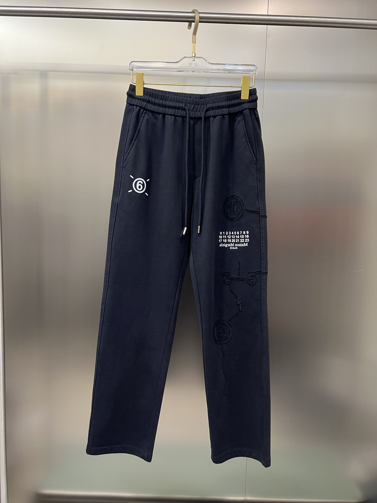 NO:118677,Magila 2025 spring and summer models are available in new color black. White. Number of codes M-4xl,,masion margiela,alexander wang19860909马吉拉 2025春夏款上新 颜色黑. 白  码数M-4xl,,masion margiela,alexander wang,Men's clothing