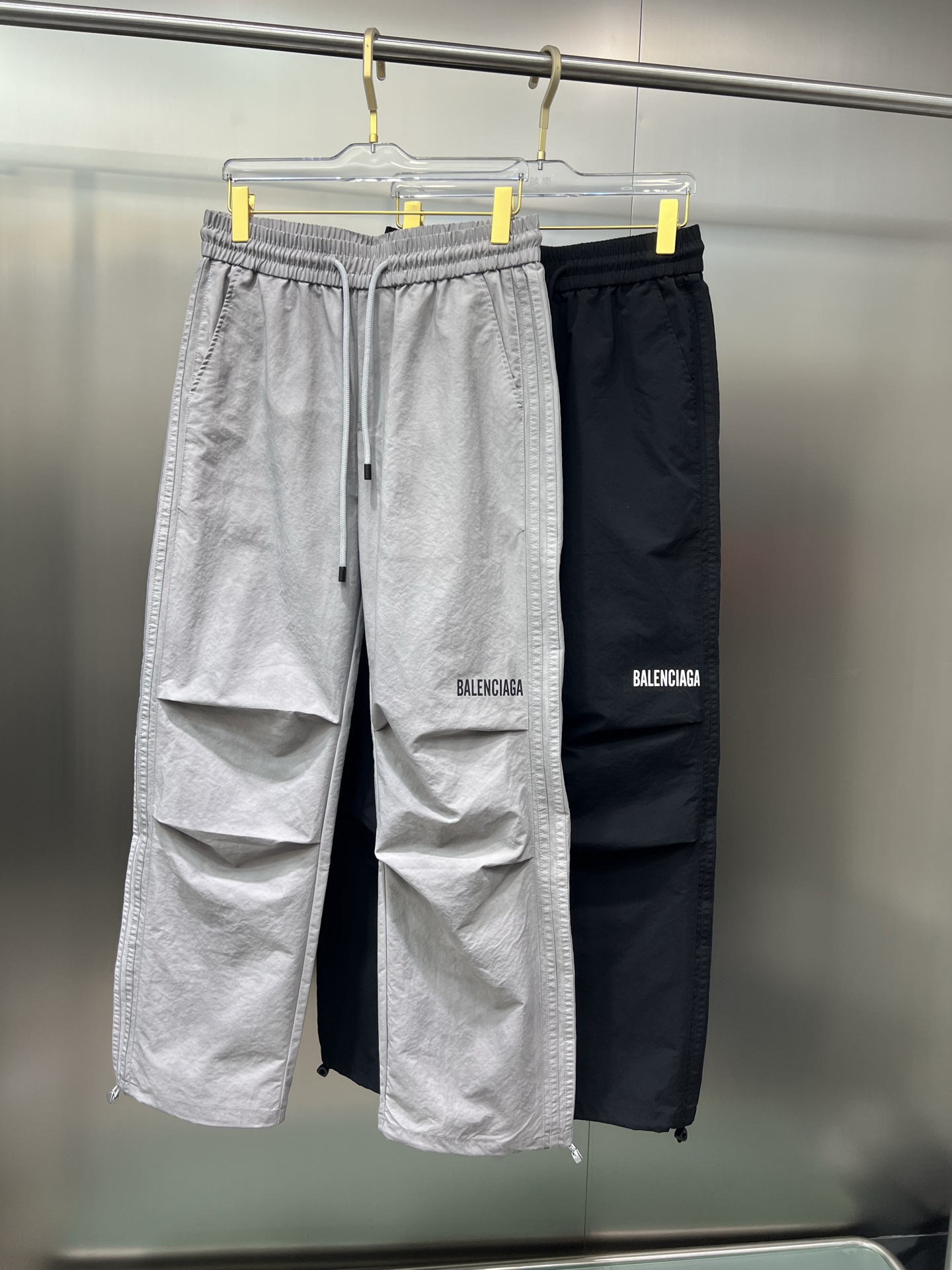 NO:118686,Balenciaga 2025 spring and summer model is available in new color black. Gray Number M-4xl, balenciaga, alexander wang19860909巴黎世家 2025春夏款上新 颜色黑. 灰 码数M-4xl,,balenciaga,alexander wang,Men's clothing