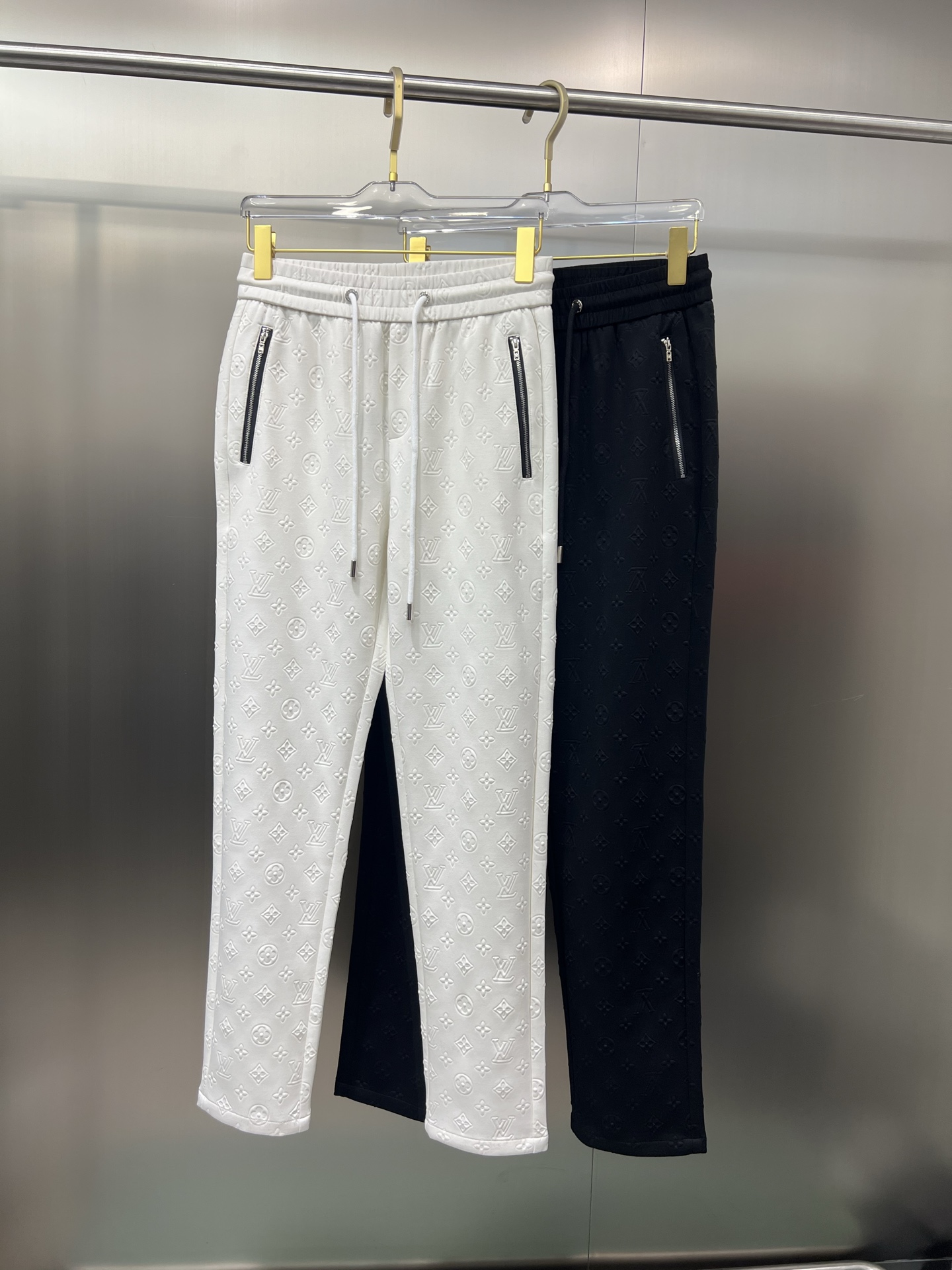 NO:118692,LV 2025 spring and summer models are available in new color black. White. Number M-4xl, louis vuitton, alexander wang19860909LV 2025春夏款上新 颜色黑. 白 码数M-4xl,,louis vuitton,alexander wang,Men's clothing