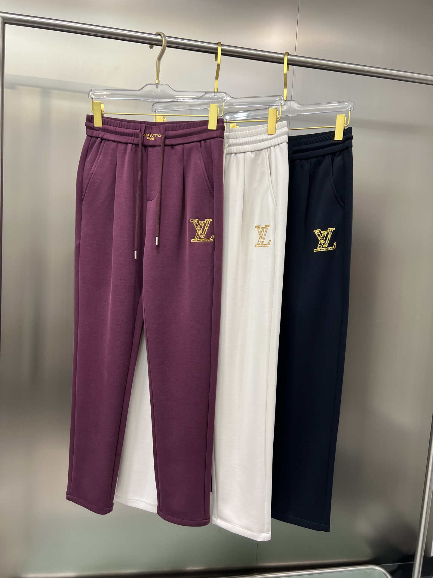 NO:118667,LV 2025 spring and summer models are available in new color black. White and purple. Number M-4xl, louis vuitton, alexander wang19860909LV 2025春夏款上新 颜色黑. 白 紫 码数M-4xl,,louis vuitton,alexander wang,Men's clothing