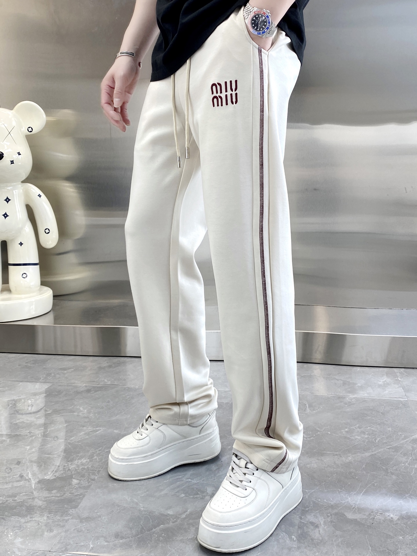 NO:121473,Miu 2025 spring and summer models are available in new color black. White and red. Number M-4xl, miumiu, alexander wang19860909Miu 2025春夏款上新 颜色黑. 白 红 码数M-4xl,,miumiu,alexander wang,Men's clothing