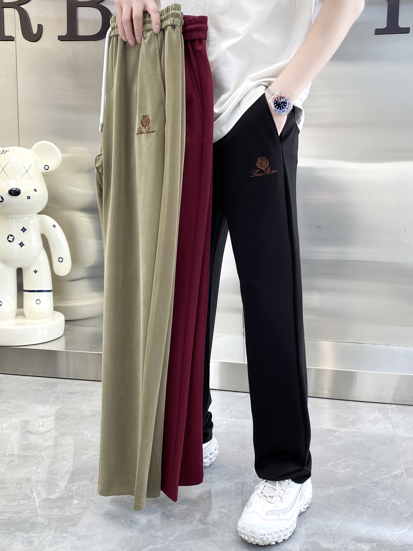 NO:121476,LP 2025 spring and summer models are available in new color black. Coffee red code M-4xl, loro piano, alexander wang19860909LP 2025春夏款上新 颜色黑. 咖 红 码数M-4xl,,loro piana,alexander wang,Men's clothing