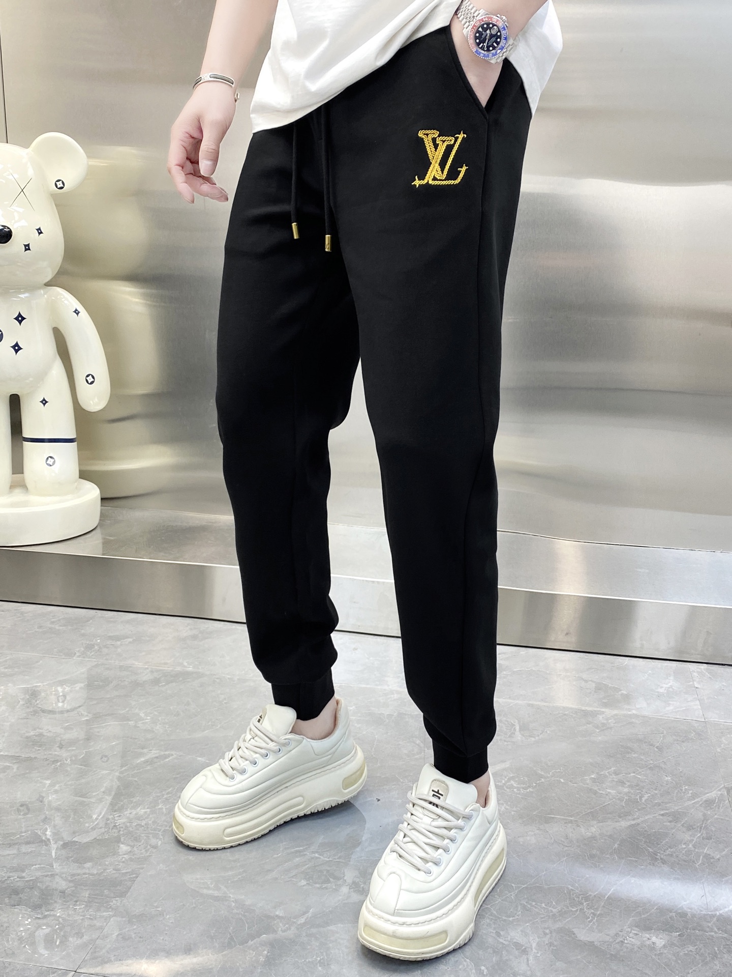 NO:477613,LV 2025 spring and summer model is available in new color black. Number M-4xl, louis vuitton, alexander wang19860909LV 2025春夏款上新 颜色黑. 码数M-4xl,,louis vuitton,alexander wang,Men's clothing