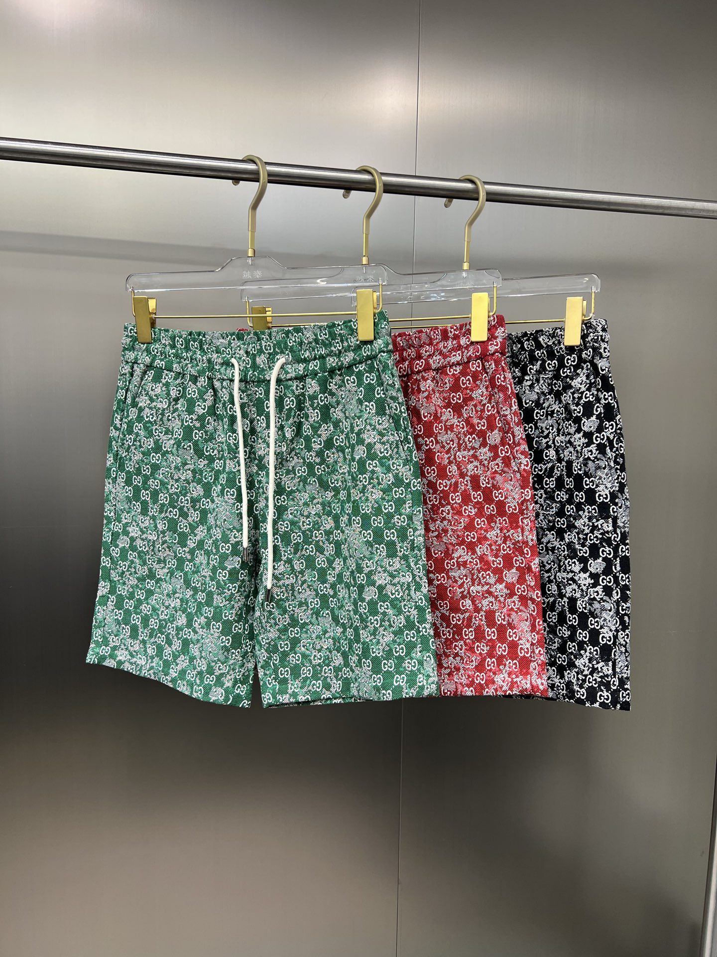 NO:138253,Can wear 220 kilograms Couple model Gucci Original quality Latest model Cotton and linen shorts Cropped pants Elastic pants Sport pants High-end workmanship!  Selected counter custom-made pure cotton imported fabrics, all details are perfectly 1 to 1 replica, restore the authenticity 100% original hardware, high-end customized auxiliary materials, original factory original standard, excellent upper body effect!  Code number M-4XL, gucci, shorts, alexander wang19860909可穿220斤 情侣款 古奇Gucci 原单品质 最新款 棉麻短裤五分裤松紧裤运动裤高级做工！精选专柜订制纯棉进口面料 所有细节做工完美1比1复刻 还原正品百分百 原版五金 高端订制辅料 原厂原标 上身效果超赞！码数M-4XL,,gucci,shorts,alexander wang,Men's clothing