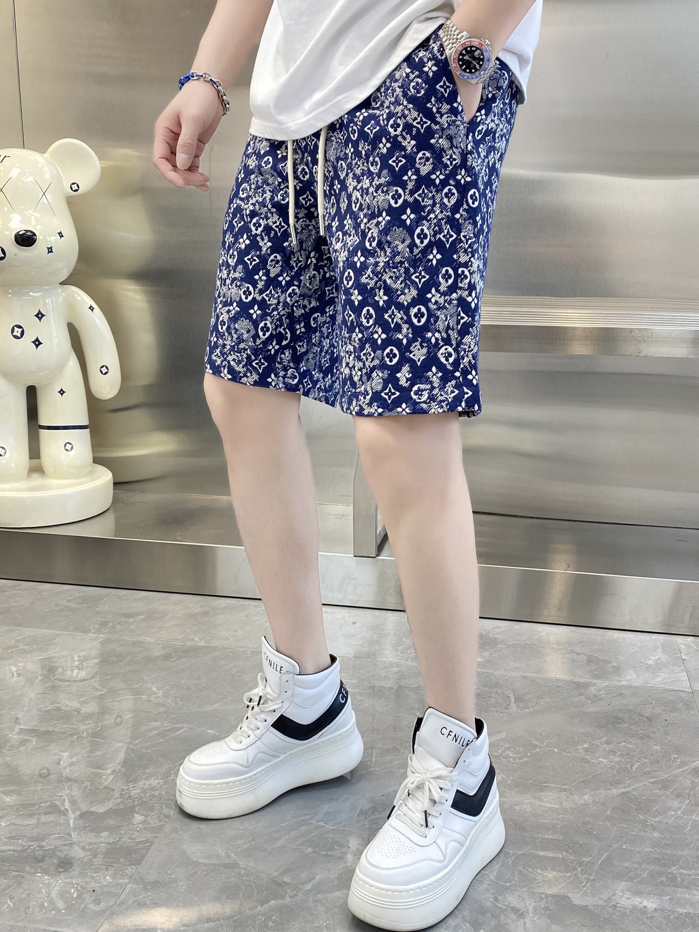 NO:129532,Wearable 220 catties Couple model Louis Vuitton Lv Original quality Latest model Cotton linen shorts Cropped pants Elastic pants Sport pants High-end workmanship!  Selected counter custom-made pure cotton imported fabrics, all details are perfectly 1 to 1 replica, restore the authenticity 100% original hardware, high-end customized auxiliary materials, original factory original standard, excellent upper body effect!  Code number M-4XL, louis vuitton,louis vuitton,shorts,alexander wang19860909可穿220斤 情侣款 路易威登Lv 原单品质 最新款 棉麻短裤五分裤松紧裤运动裤高级做工！精选专柜订制纯棉进口面料 所有细节做工完美1比1复刻 还原正品百分百 原版五金 高端订制辅料 原厂原标 上身效果超赞！码数M-4XL,,louis vuitton,louis vuitton,shorts,alexander wang,Men's clothing