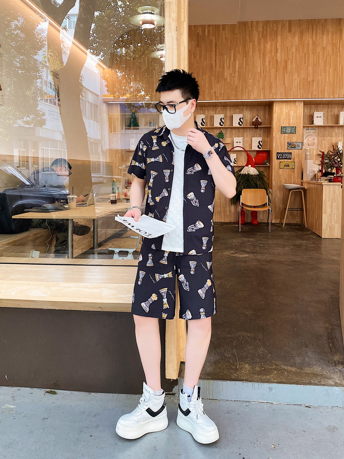 NO:130969,The original order of the official website can wear 200 kilograms Hermes simple and fashionable. The new quick-drying suit short-sleeved suit shorts suit. It is very comfortable to wear, low-key and luxurious. It is very classy when worn. The trouser style and cutting need no more words. The upper body is exquisite and vivid. The truly first-class quality is the real palace-grade casual pants elastic pants, which are made of Turkey's cotton, and produce the most famous tannin cloth. The quality is excellent, and the pants are heavy washing makes the pants very soft!  Straight-footed style, not picky, the upper body is absolutely stylish, extremely luxurious. Number of sizes: M-3XL (175/130 catties wear M), hermes, hermes, shorts, T-shirt, alexander wang19860909官网原单货 可穿200斤 爱马仕Hermes 简约时尚 早春新款速干套装短袖套装短裤套装 身穿着非常舒适 低调不失奢华 穿出去非常有档次,裤型款式和裁剪亦无需多言 上身精致跃然.真正一等一顶级质料 真正殿堂级的休闲裤松紧裤,选用土耳其的棉花 生产出最有名的单宁布 品质卓然,经过重水洗使得裤子很柔软！直脚的版型 不挑人 上身绝对的有型 极度奢华.码数:M-3XL（175/130斤穿M）,,hermes,hermes,shorts,T-shirt,alexander wang,Men's clothing