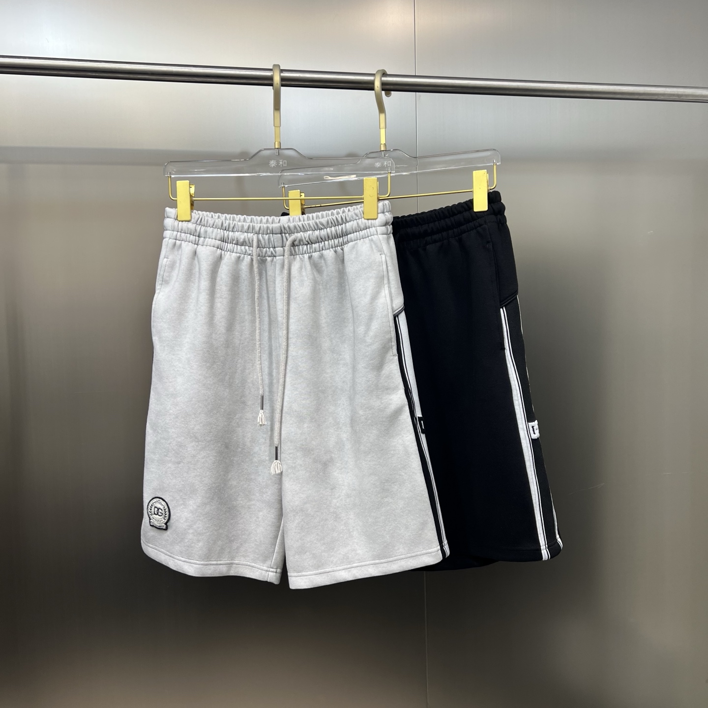 NO:146979,DG new cotton shorts Size M-4XL, Dolce & Gabbana, shorts, alexander wang19860909DG 新款棉短裤 码数M-4XL,,Dolce&Gabbana,shorts,alexander wang,Men's clothing
