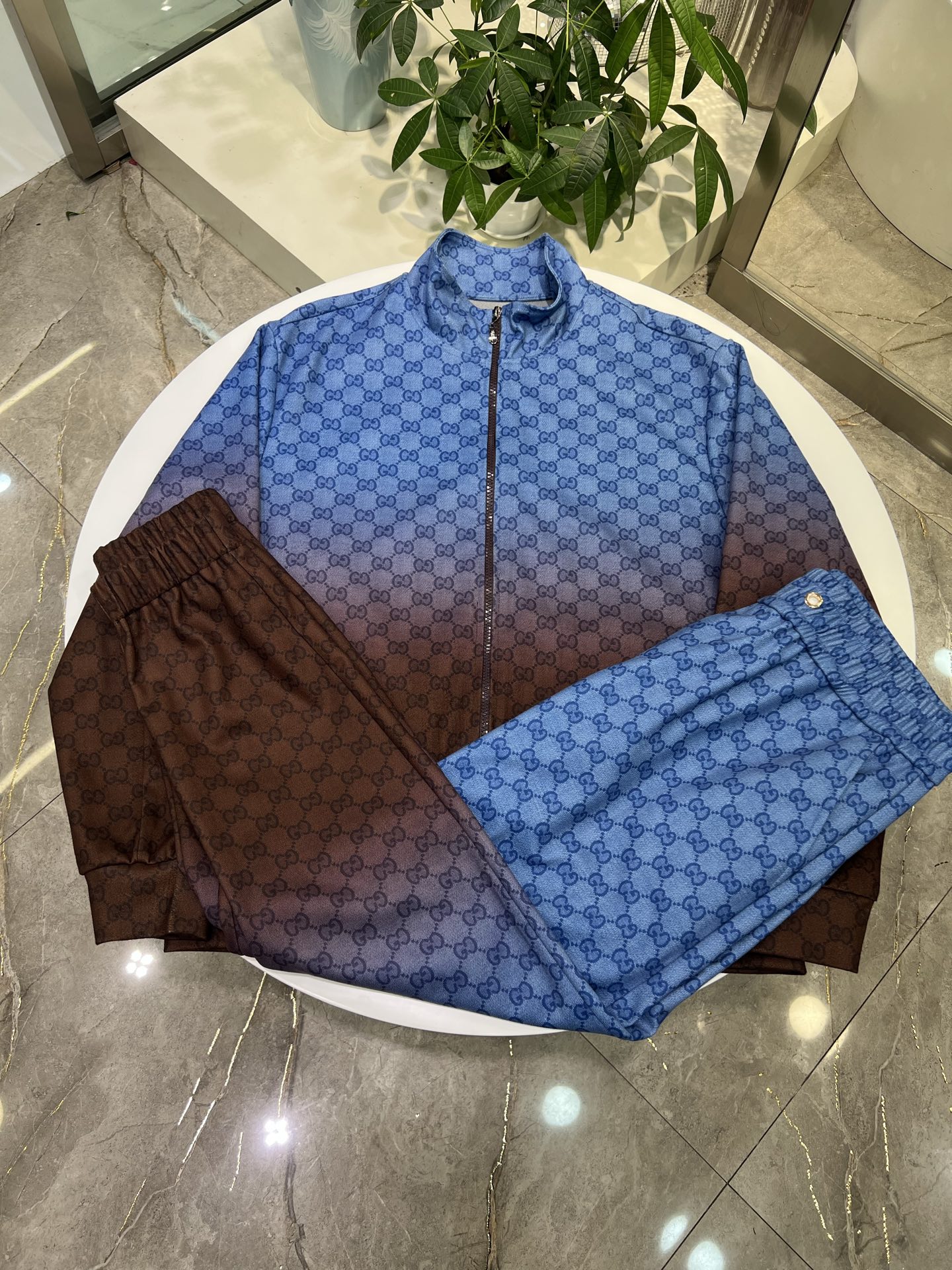 NO:516075,Can wear 200 catties Gucci new suit size M-3xl, gucci, alexander wang19860909可穿200斤 古驰 新款套装 码数M-3xl,,gucci,alexander wang,Men's clothing