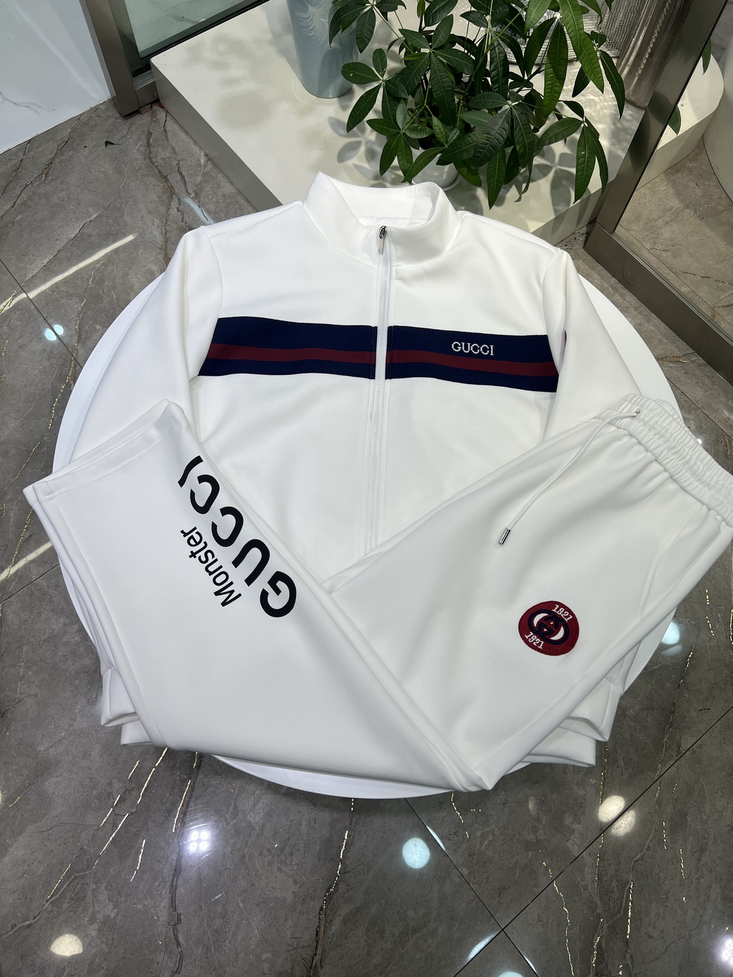 NO:516091,Can wear 200 catties Gucci new suit size M-3xl, gucci, alexander wang19860909可穿200斤 古驰 新款套装 码数M-3xl,,gucci,alexander wang,Men's clothing