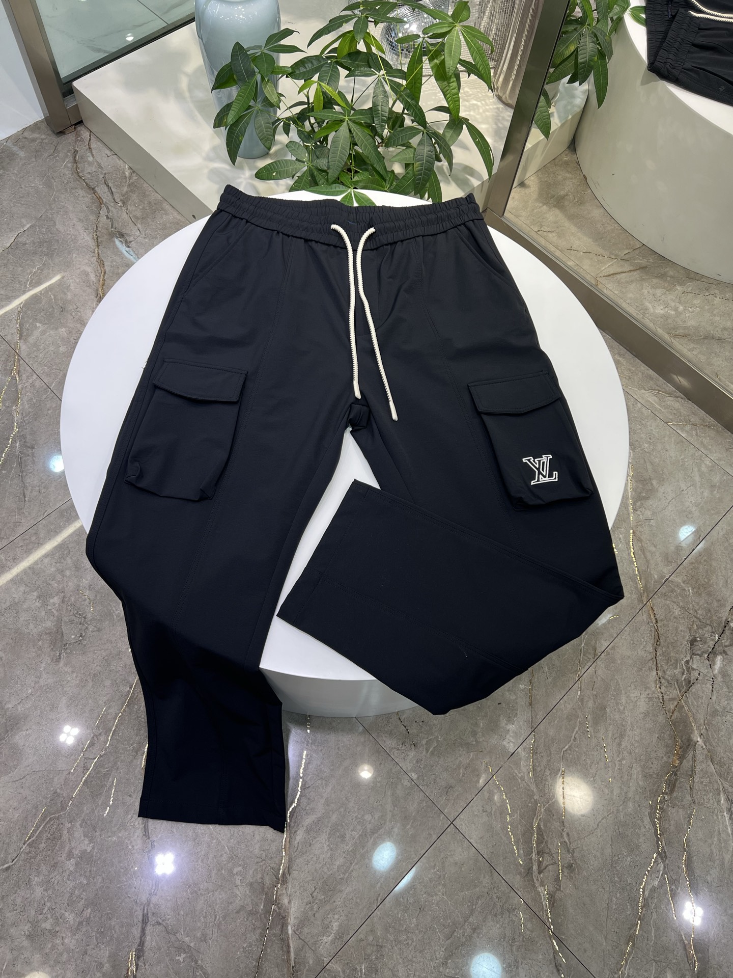 NO:520524,LV work pants size M-4XL, louis vuitton,alexander wang19860909LV工装裤 码数M-4XL,,louis vuitton,alexander wang,Men's clothing