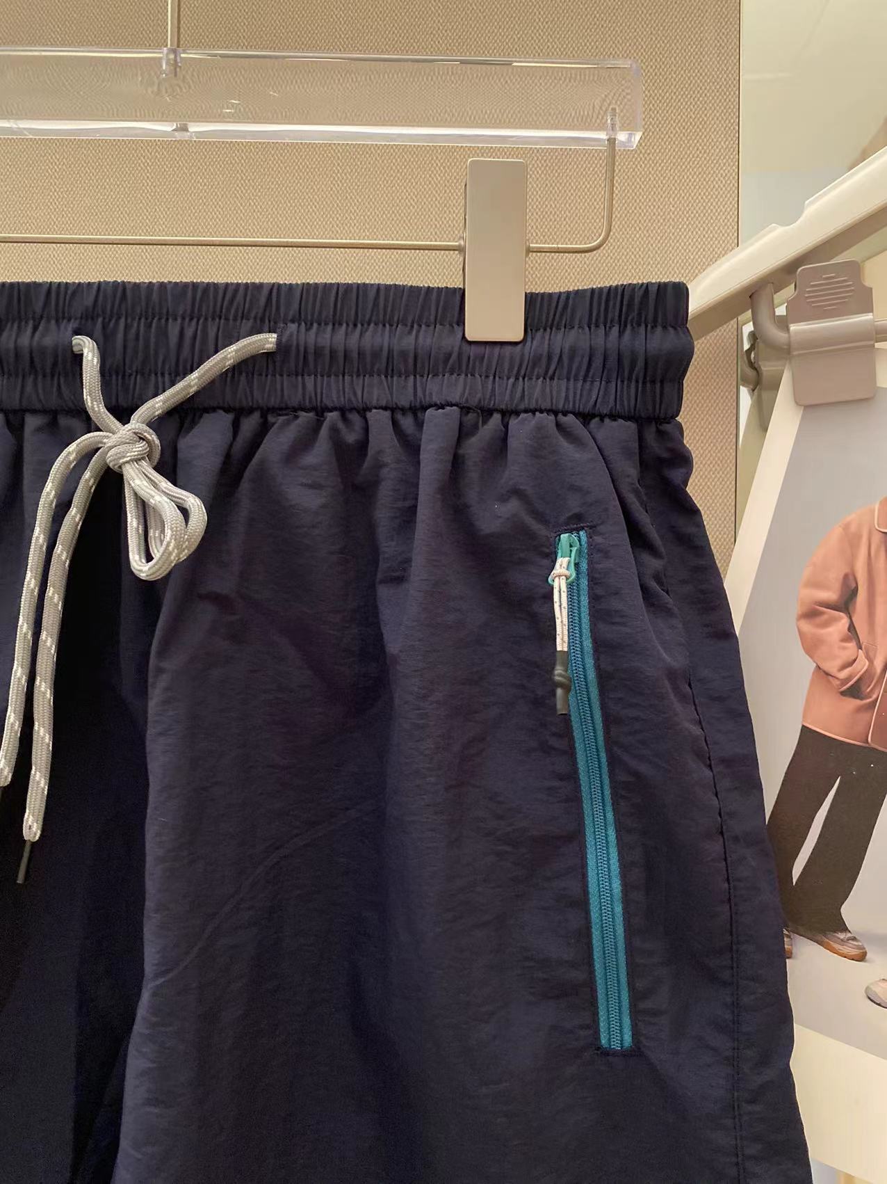 Miumiu 2025 Shorts: Ideal for Summer Sports and Leisure, Quick-Dry Fabric, Convenient Zipper Pockets. - 图片 7