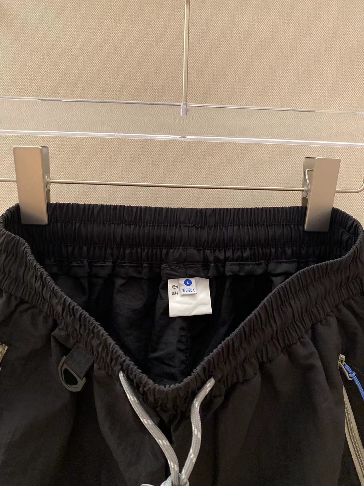 Miumiu 2025 Summer Shorts: Rapid Sweat Absorption, Stylish Design, Practical Pockets. - 图片 8