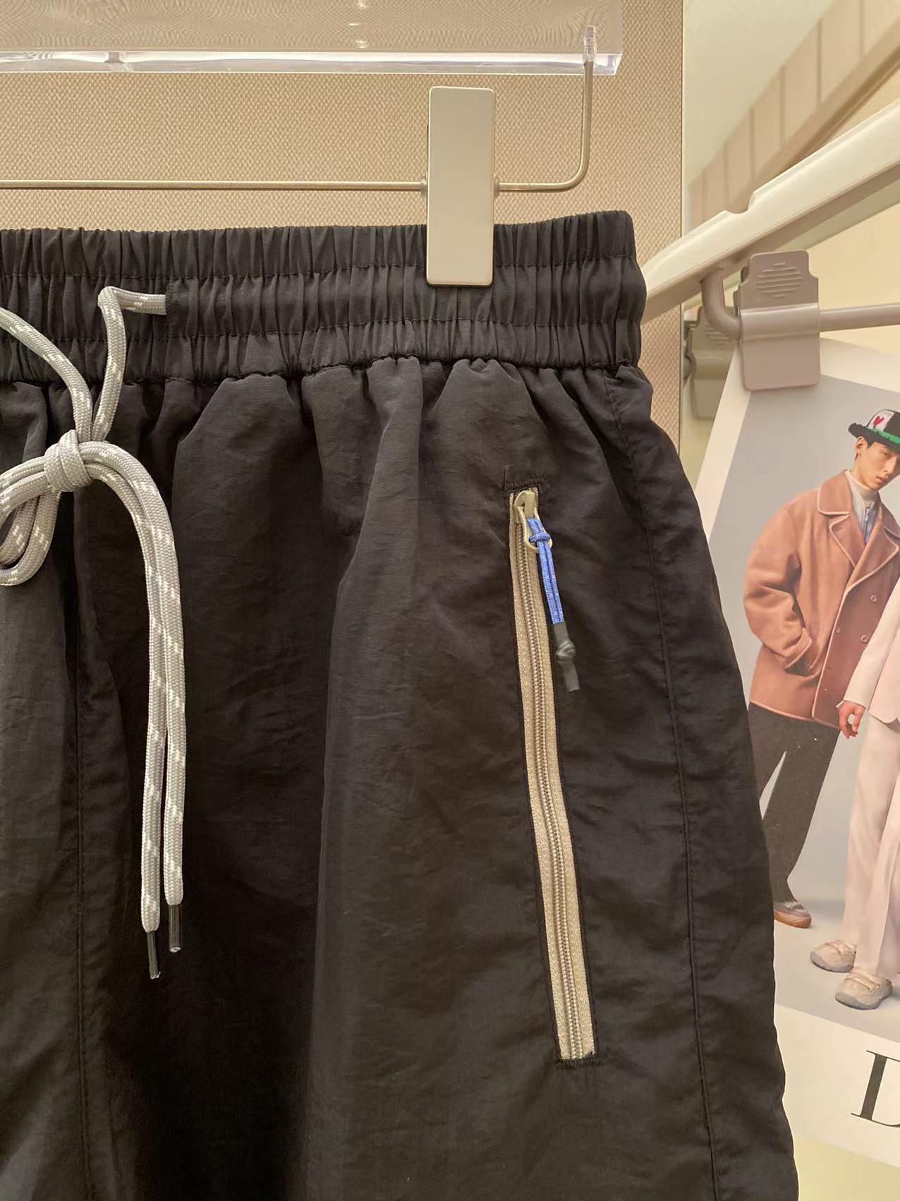 Miumiu 2025 Summer Shorts: Rapid Sweat Absorption, Stylish Design, Practical Pockets. - 图片 7
