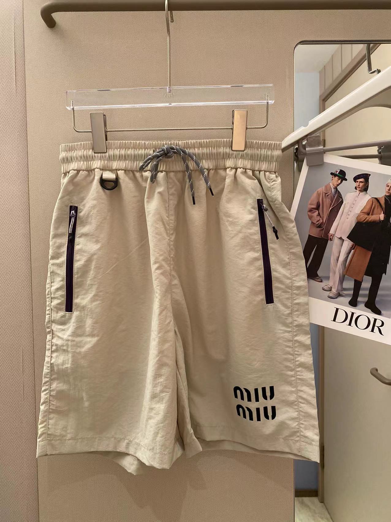 Miumiu 2025 Summer Shorts: Dry Fabric, Stylish Design, Practical Features - 图片 5