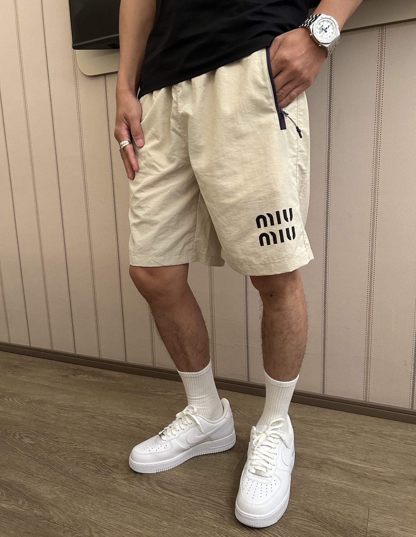 Miumiu 2025 Summer Shorts: Dry Fabric, Stylish Design, Practical Features - 图片 4