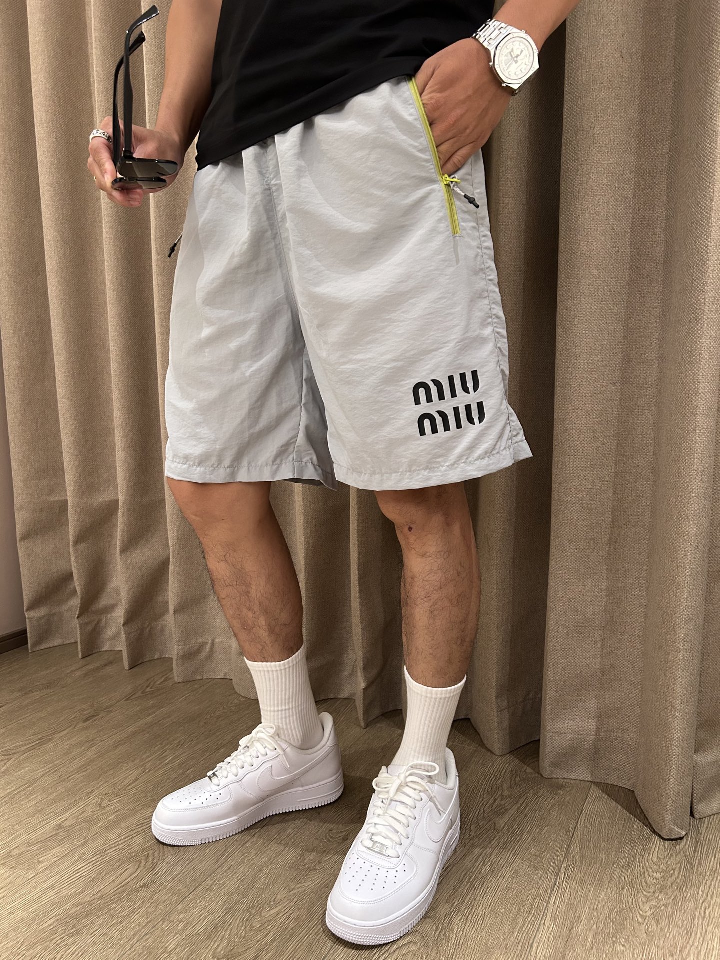 Miumiu 2025 Summer Shorts: Quick-dry fabric, stylish design, perfect for sports and leisure - 图片 2
