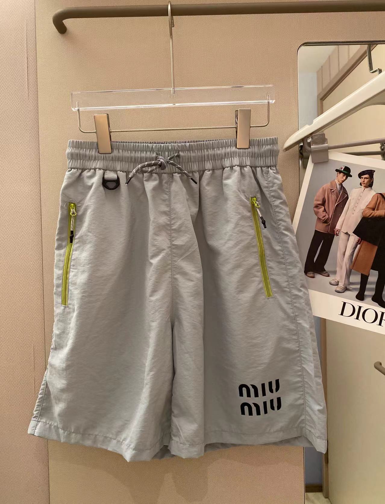 Miumiu 2025 Summer Shorts: Quick-dry fabric, stylish design, perfect for sports and leisure - 图片 5