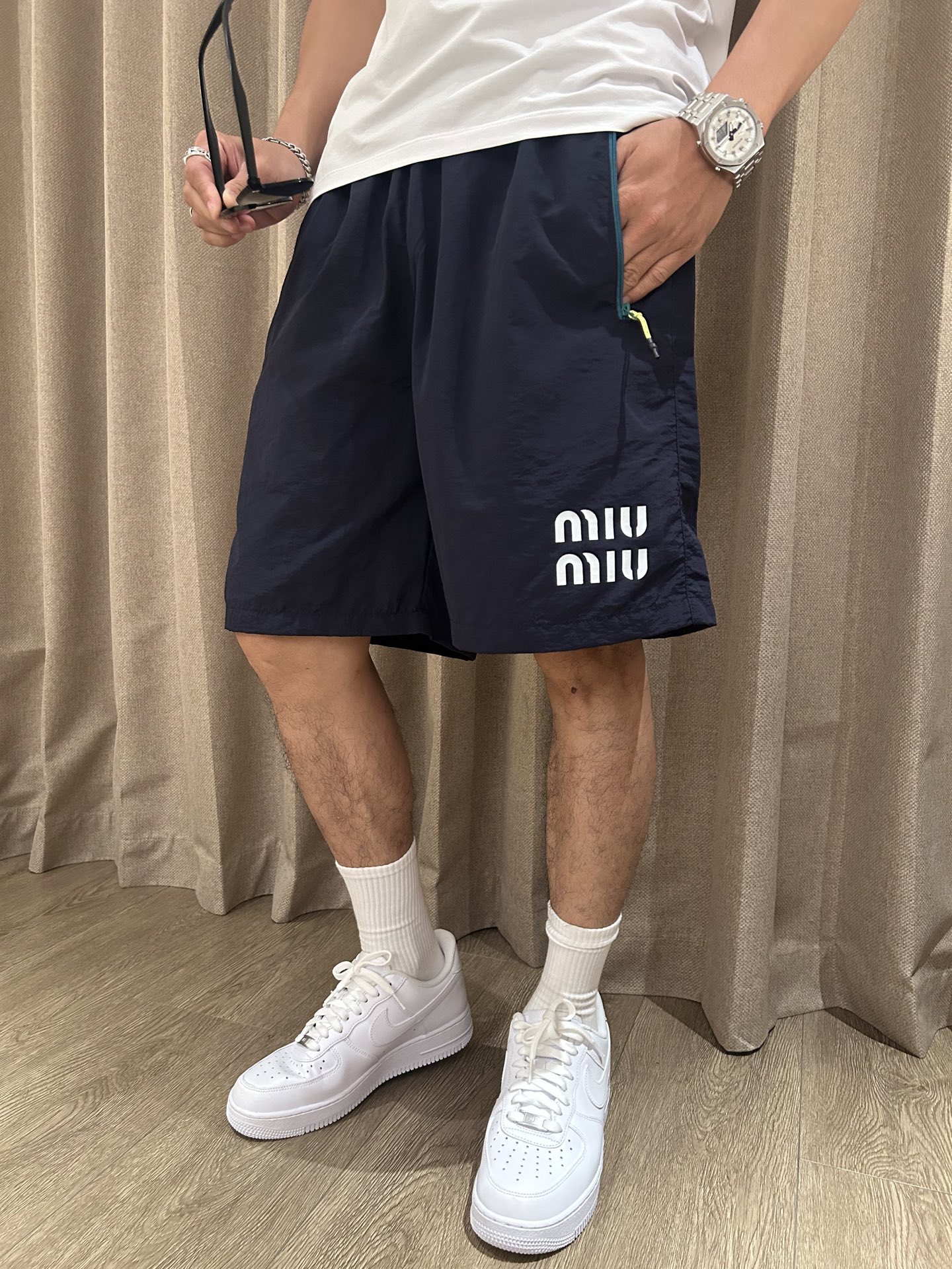 Miumiu 2025 Shorts: Ideal for Summer Sports and Leisure, Quick-Dry Fabric, Convenient Zipper Pockets. - 图片 2